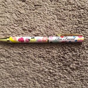 Too faced pen